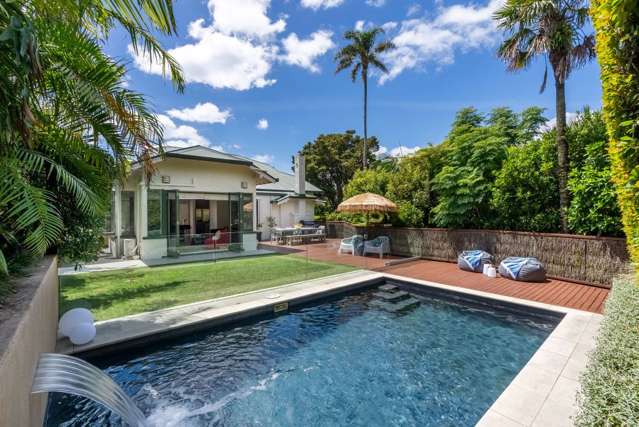 The gardener’s cottage with million-dollar views